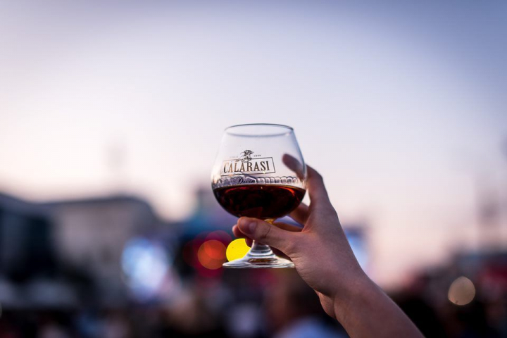 Divinul de la Calarasi - dragostea care dureaza un secol si doua decenii Divinul de la Calarasi - dragostea care dureaza un secol si doua decenii