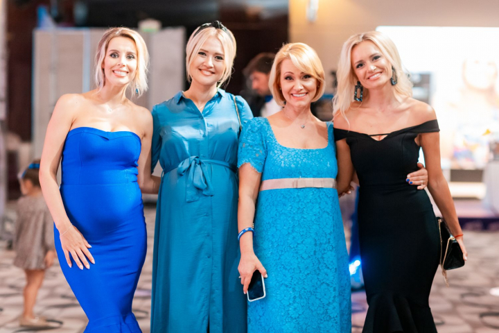 Albastru – permisul de trecere la receptia PRO TV Chisinau. Cum au respectat invitatii dress code-ul - VIDEO
Albastru – permisul de trecere la receptia PRO TV Chisinau. Cum au respectat invitatii dress code-ul - VIDEO