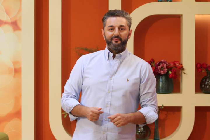 O necunoscuta pretinde ca Adrian Ursu e iubitul ei. Vezi reactia interpretului
O necunoscuta pretinde ca Adrian Ursu e iubitul ei. Vezi reactia interpretului