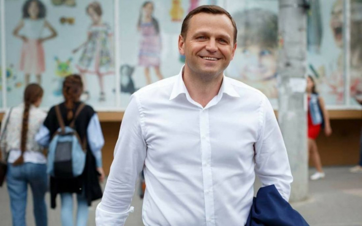 Andrei Nastase – ironizat de internauti din cauza felului in care o priveste pe Ivanka Trump. „Cauta cu ochii daca are cruciulita la gat?”
Andrei Nastase – ironizat de internauti din cauza felului in care o priveste pe Ivanka Trump. „Cauta cu ochii daca are cruciulita la gat?”