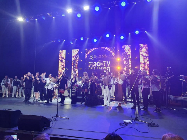 Lautarii lui Nicolae Botgros si Zdubii lui Iagupov - pe aceeasi scena! - VIDEO Lautarii lui Nicolae Botgros si Zdubii lui Iagupov - pe aceeasi scena! - VIDEO