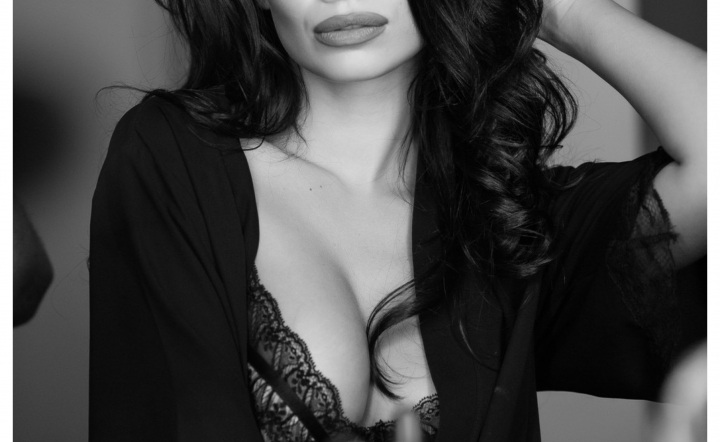 Imagini fierbinti cu una dintre cele mai sexy femei din Moldova