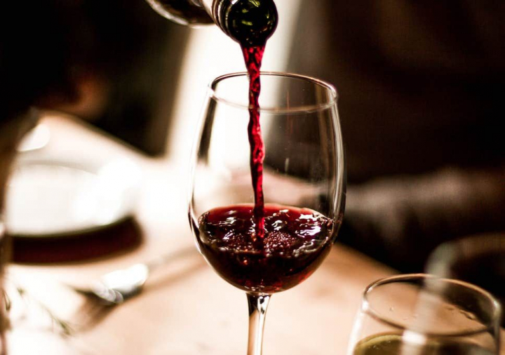 Sarbatoreste Ziua vinului memorabil! AVA 1727 Wine Bar&Restaurant te invita la seara gastronomica cu degustare de vinuri, ghidata de sommelierul Mihai Druta
Sarbatoreste Ziua vinului memorabil! AVA 1727 Wine Bar&Restaurant te invita la seara gastronomica cu degustare de vinuri, ghidata de sommelierul Mihai Druta