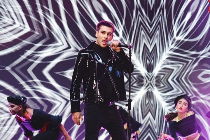 Ionel Istrati - luat cu asalt de fanele din Bender. Artistul a fost insotit de bodyguarzi si politie: „Scoteti-l, altfel o sa-l striveasca!”
Ionel Istrati - luat cu asalt de fanele din Bender. Artistul a fost insotit de bodyguarzi si politie: „Scoteti-l, altfel o sa-l striveasca!”