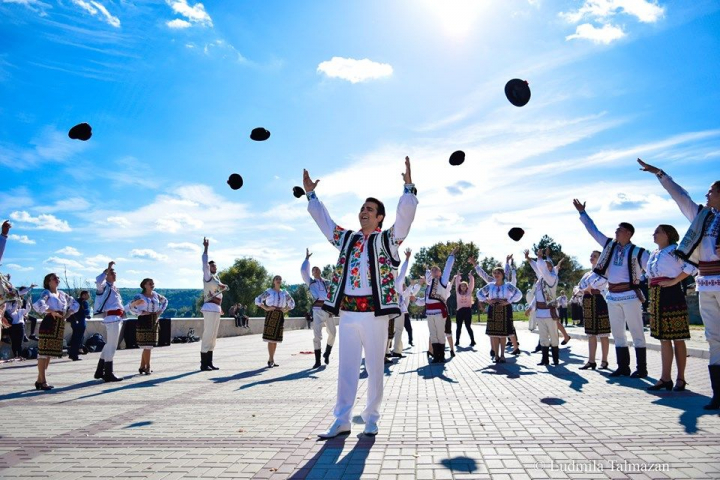 Igor Cuciuc are mare succes la femei. „Mi-am gasit o amanta...” Vezi cum a fost surprins artistul Igor Cuciuc are mare succes la femei. „Mi-am gasit o amanta...” Vezi cum a fost surprins artistul