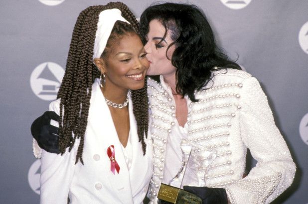 Janet Jackson (53) vs. La Toya Jackson (63). Dupa modelul MJ, cele doua surori se intrec in operatii estetice. Cine a exagerat? Janet Jackson (53) vs. La Toya Jackson (63). Dupa modelul MJ, cele doua surori se intrec in operatii estetice. Cine a exagerat?