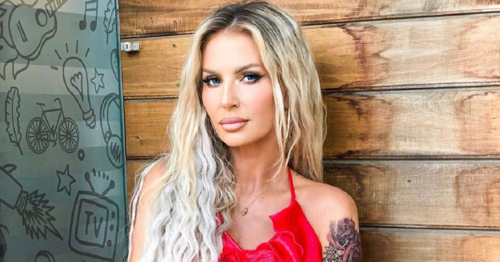 Andreea Banica: „Nu am avut niciodata o problema sa ma pozez fara machiaj, sa ies din casa fara nimic pe fata, sa ma afisez naturala”. Iata cum arata artista fara make-up!