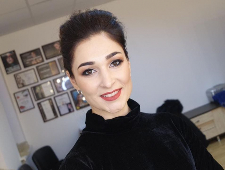 Decoreaza borcanase cu miere, cadoul ideal pentru sarbatorile de iarna. Natalia Belecciu: „Toata pasiunea asta mi se trage cumva din familie. Mereu am fost inconjurata de produsele apicole.”
Decoreaza borcanase cu miere, cadoul ideal pentru sarbatorile de iarna. Natalia Belecciu: „Toata pasiunea asta mi se trage cumva din familie. Mereu am fost inconjurata de produsele apicole.”