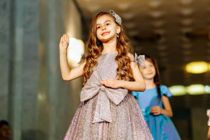 Kamelia Melnic va aparea in noul videoclip al Iulianei Beregoi: „Sunt cu un baietel si ma filmez. Sunt Iuliana Beregoi mica”