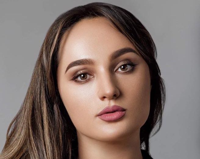 Make-up artista, Iuliana Sandu, reliefeaza tendintele de beauty pentru anul 2020. „Machiajul trebuie sa fie feminin si sa avantajeze orice femeie in parte.” Make-up artista, Iuliana Sandu, reliefeaza tendintele de beauty pentru anul 2020. „Machiajul trebuie sa fie feminin si sa avantajeze orice femeie in parte.”