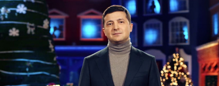 Cu pulover pe gat si fara cravata - presedintele Ucrainei, Vladimir Zelenski a impresionat o lume intreaga prin discursul sau de Revelion