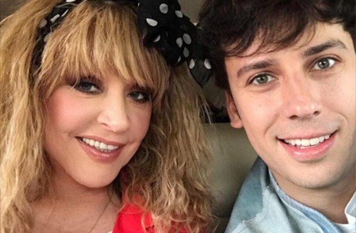 Pugaciova si-a uimit fanii cu o fotografie postata pe Instagram. „Alla, esti ca o fata! Maks arata mai in varsta decat tine.” Pugaciova si-a uimit fanii cu o fotografie postata pe Instagram. „Alla, esti ca o fata! Maks arata mai in varsta decat tine.”