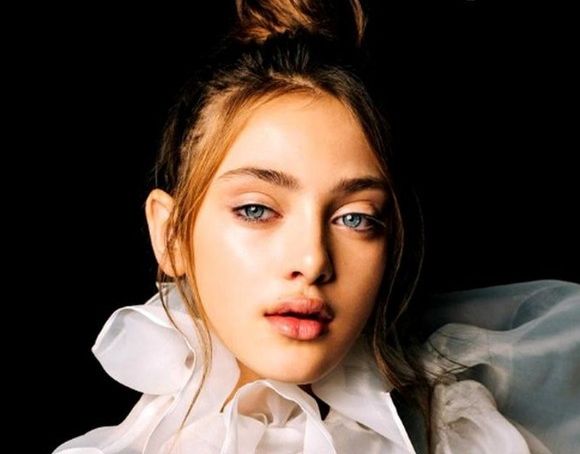 Povestea emotionanta a Adinei, fetita care locuieste in saracie la Glina! Frumusetea rapitoare a scos-o din anonimat Povestea emotionanta a Adinei, fetita care locuieste in saracie la Glina! Frumusetea rapitoare a scos-o din anonimat