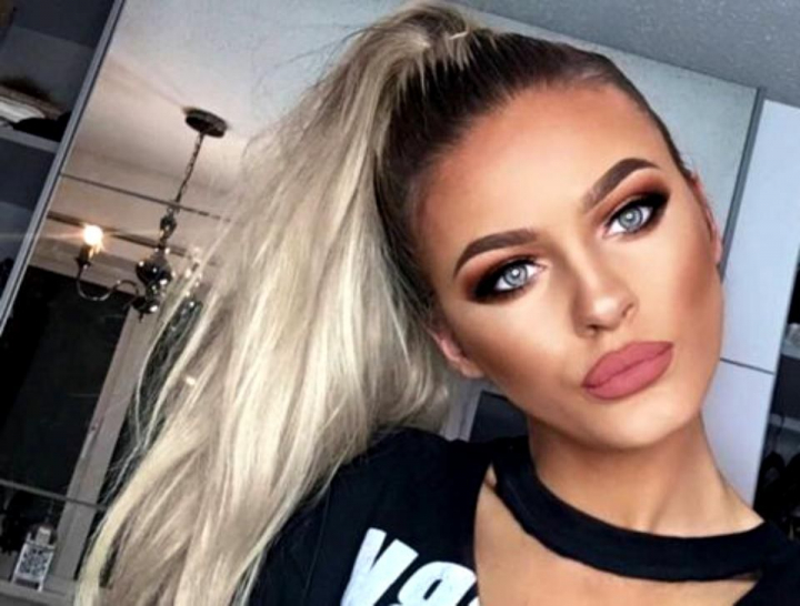 Un fotomodel britanic a murit dupa ce a cazut de pe o stanca frecventata de amatorii de selfie
Un fotomodel britanic a murit dupa ce a cazut de pe o stanca frecventata de amatorii de selfie