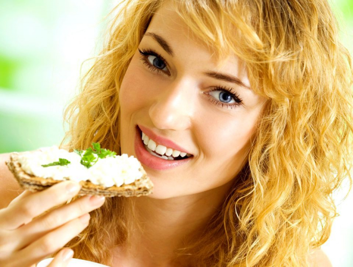 Cum sa mananc fara sa ma ingras. 10 trucuri simple, dar eficiente
