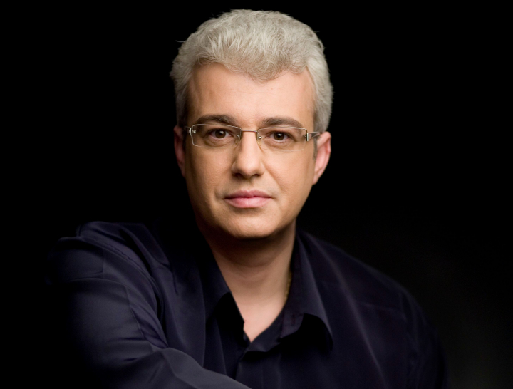 Cine este iubita lui Catalin Crisan. Artistul a fost casatorit de doua ori, insa dupa ultima casnicie spune ca a gasit marea dragoste Cine este iubita lui Catalin Crisan. Artistul a fost casatorit de doua ori, insa dupa ultima casnicie spune ca a gasit marea dragoste