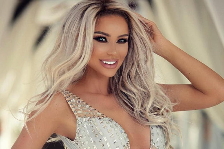 Bianca Dragusanu e in toiul pregatirilor pentru nunta! A decis si cate tinute va purta. „Nu schimb multe rochii, vreo 15-20 (...) pentru ca imi permit.” 
