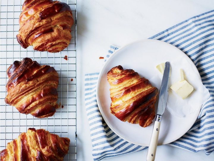 Un croissant pufos - micul dejun perfect. Cum il prepari corect Un croissant pufos - micul dejun perfect. Cum il prepari corect