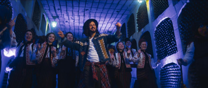 Mizeaza pe vinul moldovenesc si coloritul folcloric. Pasha Parfeni: „Nimeni nu promoveaza betia, ci cultura vinului.”