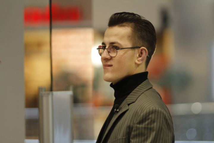 Patric Hanganu - intr-un magazin de lenjerie intima pentru femei. „Se aprind toate fanteziile.”
