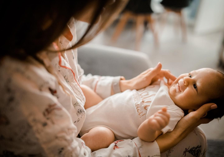 Ministerul Sanatatii ar putea acoperi pana la 25% din costul tratamentului micutului Robert, care sufera de amiotrofie spinala. Irina Grabazei: „Grupul de lucru a analizat cazul nostru si asteptam cat de curand un raspuns.”