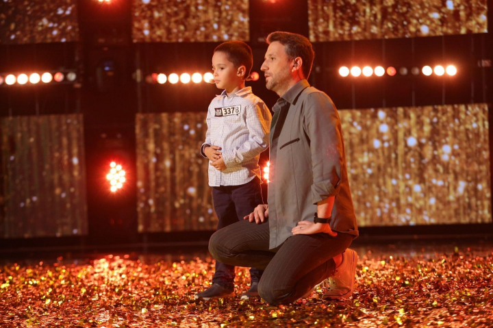 Un baietel de 6 ani a reusit sa obtina Golden Buzz-ul la Romanii au talent. Cu ce a uimit juratii