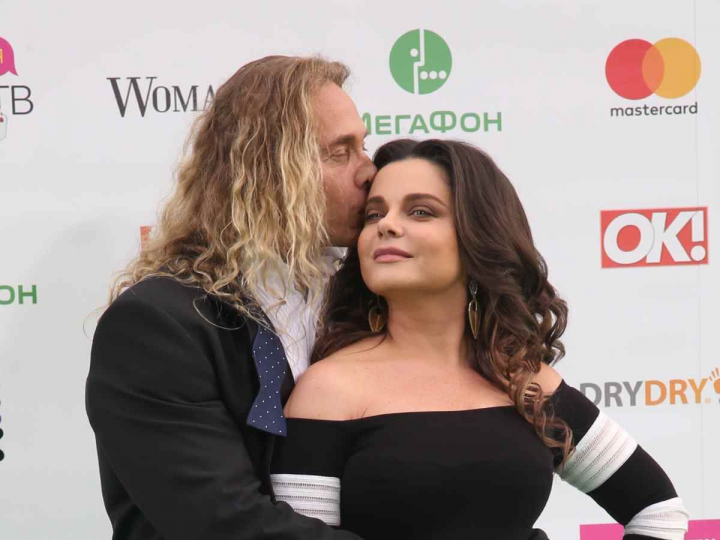 Fiul Natashei Koroliova si al lui Tarzan a implinit 18 ani. Mama sa l-a felicitat, publicand imagini cu el la bustul gol
