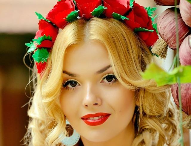 Doinita Gherman - indignata de intrebarile jurnalistilor: „Eu deja sunt divortata (...) si am o fata si-un baiat, fata are 10 si baiatul are 4 ani.”