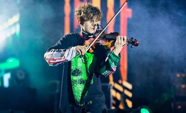 Catalin Advahov, fiul de 13 ani al instrumentistului, Vitalie Advahov, a obtinut titlul „Omul Anului 2019” la categoria „VIP Junior”. „Acest minunat trofeu pentru care am muncit in 2019 apreciaza ceea ce fac eu. Aceasta este o dovada ca am muncit bine...”