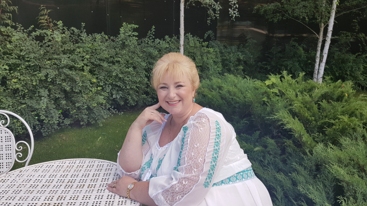 SUNT FEMEIE! Olimpia Balta, director la clinica stomatologica „Imperial Dent”: „Promovez afirmarea femeii in societate. Am crescut doar cu mama si din copilarie am invatat sa lupt si sa fiu puternica in orice domeniu. Nu am ales niciodata ca acesta e lucru barbatesc sau femeiesc.” 