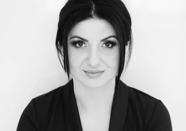 Caritate.md doneaza 150 000 de lei pentru medici. Svetlana Sainsus: „Haideti sa le oferim suportul material, psihologic medicilor nostri, care stau 12 ore in picioare, in echipament incomod, uneori fara apa si fara mancare doar ca sa tina piept situatiei create.” Caritate.md doneaza 150 000 de lei pentru medici. Svetlana Sainsus: „Haideti sa le oferim suportul material, psihologic medicilor nostri, care stau 12 ore in picioare, in echipament incomod, uneori fara apa si fara mancare doar ca sa tina piept situatiei create.”