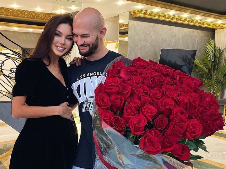 Sotia lui Geegun - afectata profund de scandalul din familia ei. Oxana Samoylova - mesaj la o luna dupa ce l-a nascut pe cel de-al patrulea copil: „Trebuia sa fim cei mai fericiti, dar s-a intamplat ca aceasta sa fie cea mai grea perioada din viata mea.” Sotia lui Geegun - afectata profund de scandalul din familia ei. Oxana Samoylova - mesaj la o luna dupa ce l-a nascut pe cel de-al patrulea copil: „Trebuia sa fim cei mai fericiti, dar s-a intamplat ca aceasta sa fie cea mai grea perioada din viata mea.”