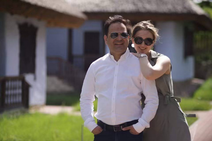 EI - DESPRE ELE! Sachin Sachdev: „Le doresc sa fie fericite pentru ca asta ne face si pe noi fericiti.” EI - DESPRE ELE! Sachin Sachdev: „Le doresc sa fie fericite pentru ca asta ne face si pe noi fericiti.”