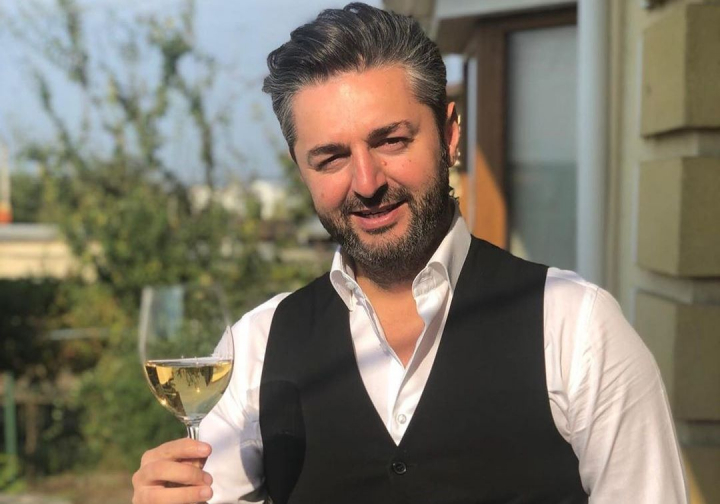 Adrian Ursu a publicat pentru prima data o fotografie cu mama lui. „Nu am intrebat-o si am postat...” Adrian Ursu a publicat pentru prima data o fotografie cu mama lui. „Nu am intrebat-o si am postat...”