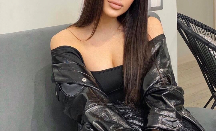 Blonda sau bruneta? Ce schimbare de look a experimentat o interpreta din Moldova  