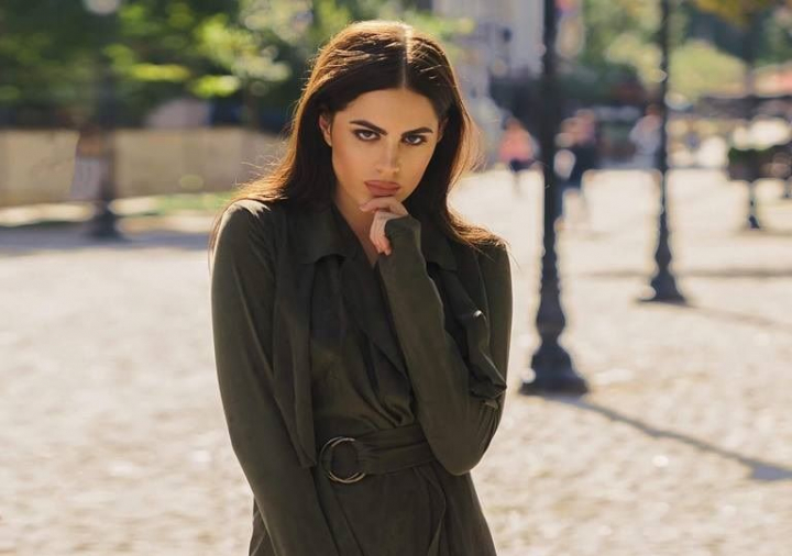 In dormitorul Dianei Brescan. Cat de provocator a pozat cantareata In dormitorul Dianei Brescan. Cat de provocator a pozat cantareata