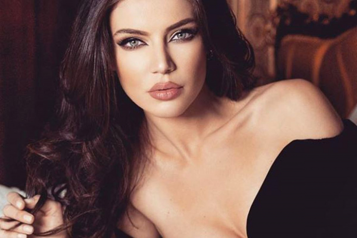 „Operata si injectata de mica!” Cum arata Cristina Ich in copilarie „Operata si injectata de mica!” Cum arata Cristina Ich in copilarie