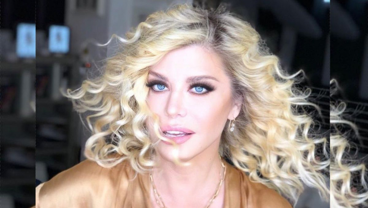 Astazi este ziua de nastere a Loredanei Groza. Vezi ce poza senzuala a publicat artista cu aceasta ocazie