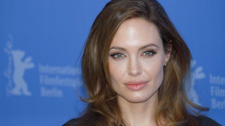Angelina Jolie a relatat care a fost motivul divortului de Brad Pitt. „L-am lasat pentru...” Angelina Jolie a relatat care a fost motivul divortului de Brad Pitt. „L-am lasat pentru...”