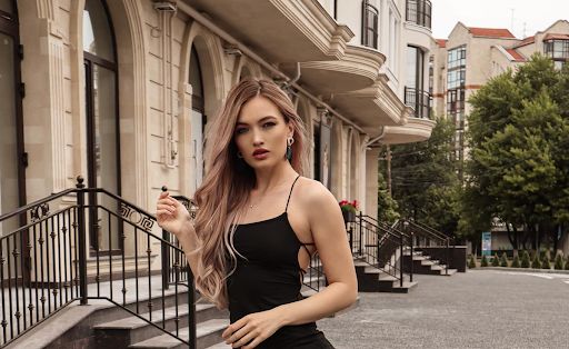 Fund bombat si abdomen de otel. Transformarea spectaculoasa prin care a trecut o moldoveanca in doar cativa ani Fund bombat si abdomen de otel. Transformarea spectaculoasa prin care a trecut o moldoveanca in doar cativa ani