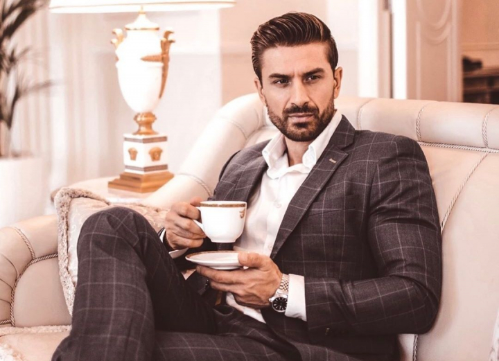 Moldoveanul sexy din Dubai si-a pus ,,cravata rosie ca la Ilan Sor". Se gandeste Victor Suiu la o cariera politica? Moldoveanul sexy din Dubai si-a pus ,,cravata rosie ca la Ilan Sor". Se gandeste Victor Suiu la o cariera politica?