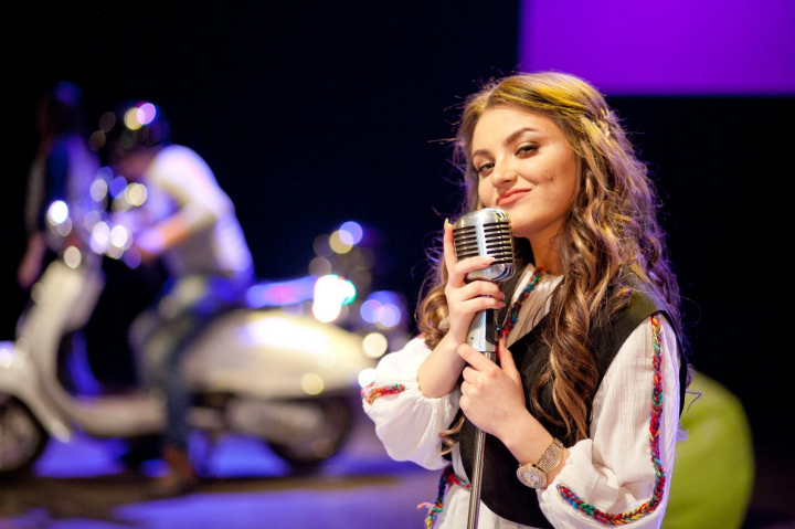 A devenit viral! Diana Stoica face haz de necaz intr-un nou clipulet video