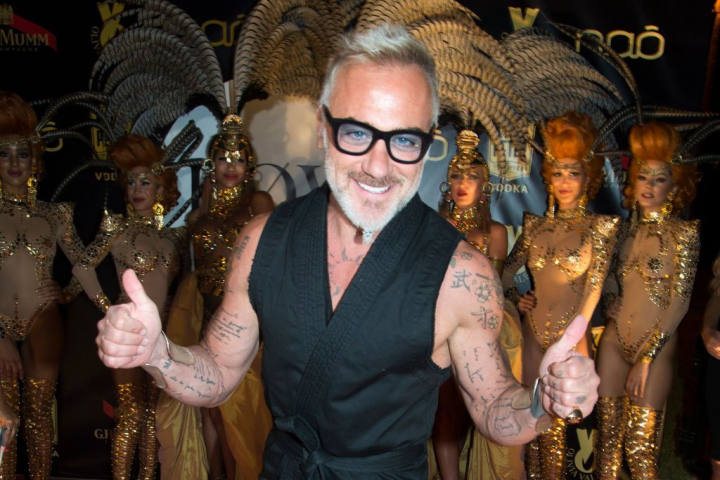 Dansul vazut de milioane de oameni intr-un timp record. Gianluca Vacchi, miscari explozive alaturi de o brazilianca Dansul vazut de milioane de oameni intr-un timp record. Gianluca Vacchi, miscari explozive alaturi de o brazilianca