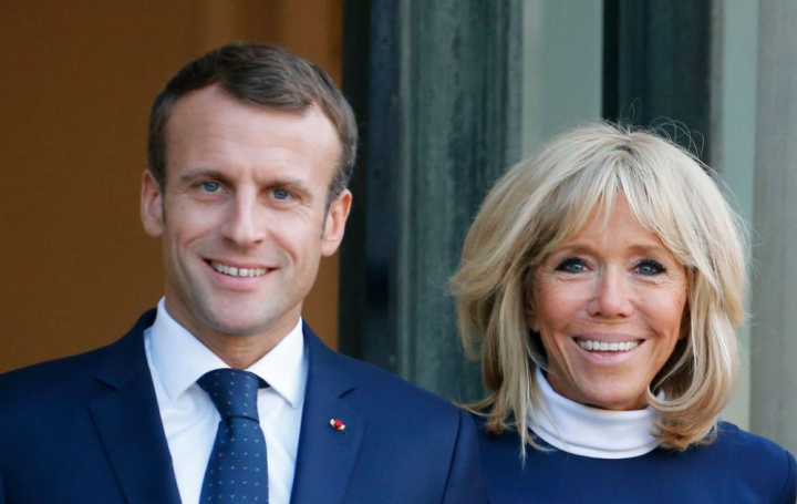 La 67 de ani, face spectacol in costum de baie! Prima Doamna a Frantei, imagini rare de la plaja. Cum a fost surprinsa Brigitte Macron alaturi de sotul ei La 67 de ani, face spectacol in costum de baie! Prima Doamna a Frantei, imagini rare de la plaja. Cum a fost surprinsa Brigitte Macron alaturi de sotul ei
