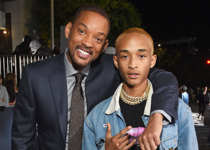 Jaden Smith, intr-o ipostaza stranie pe strazile din Malibu. Cum a fost surprins fiul lui Will Smith de catre paparazzi Jaden Smith, intr-o ipostaza stranie pe strazile din Malibu. Cum a fost surprins fiul lui Will Smith de catre paparazzi