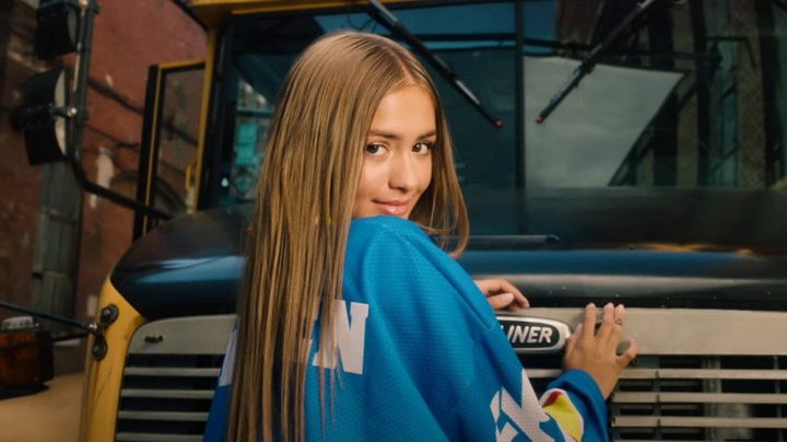 „Cum suna linistea” Iulianei Beregoi. Artista a lansat piesa care promite a fi hit „Cum suna linistea” Iulianei Beregoi. Artista a lansat piesa care promite a fi hit