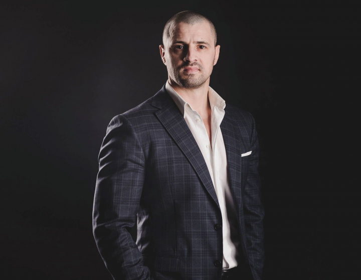 Interviu exclusiv cu Pavel Stratan din studioul sau de productie. „O sa va mai faca o surpriza foarte mare, se lanseaza ceva mondial.”