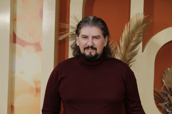 „Teatrul Fara Nume” si-a deschis cortinele si te asteapta la un spectacol fara cuvinte! Nicu Tarna: „E un test la inteligenta fiecaruia si vedem cate carti a mai citit.” „Teatrul Fara Nume” si-a deschis cortinele si te asteapta la un spectacol fara cuvinte! Nicu Tarna: „E un test la inteligenta fiecaruia si vedem cate carti a mai citit.”