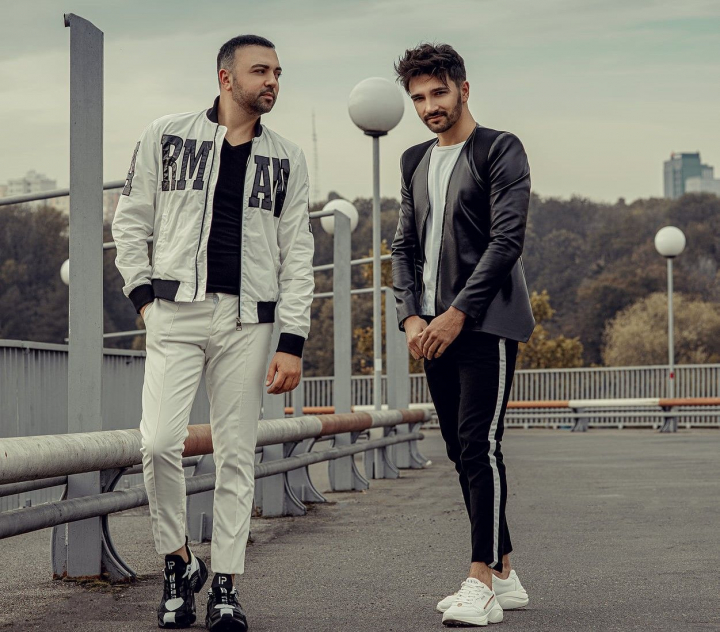 Trupa Akord are o prizoniera! „O fata frumoasa cu voce deosebita, sensibila si puternica in acelasi timp.” Trupa Akord are o prizoniera! „O fata frumoasa cu voce deosebita, sensibila si puternica in acelasi timp.”