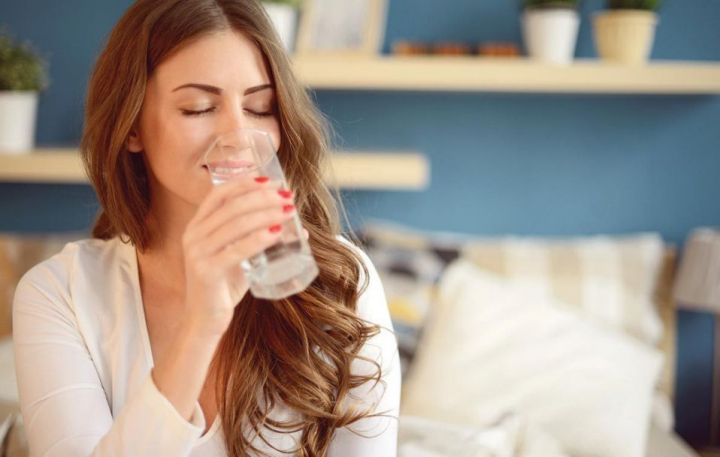 Ai auzit de oil pulling - ritualul de clatire a gurii cu ulei, pentru eliminarea bacteriilor? Irina Ghilova: „Pentru ca digestia incepe anume in gura, trebuie sa avem grija in ce stare este ea.”